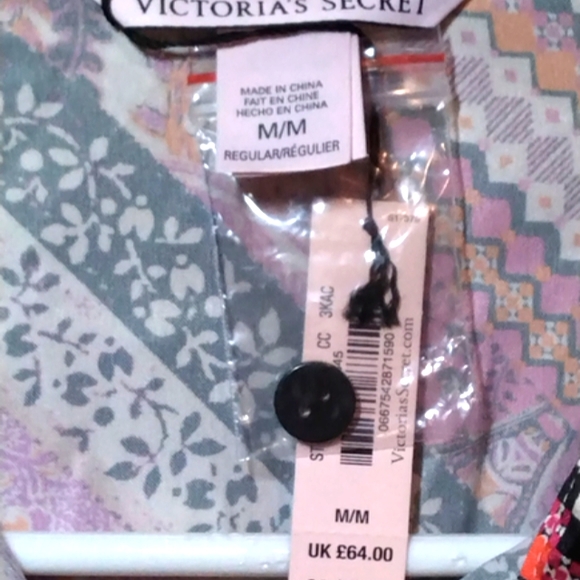 Victoria's Secret brand new button up blouse sleep top size medium - Picture 2 of 5